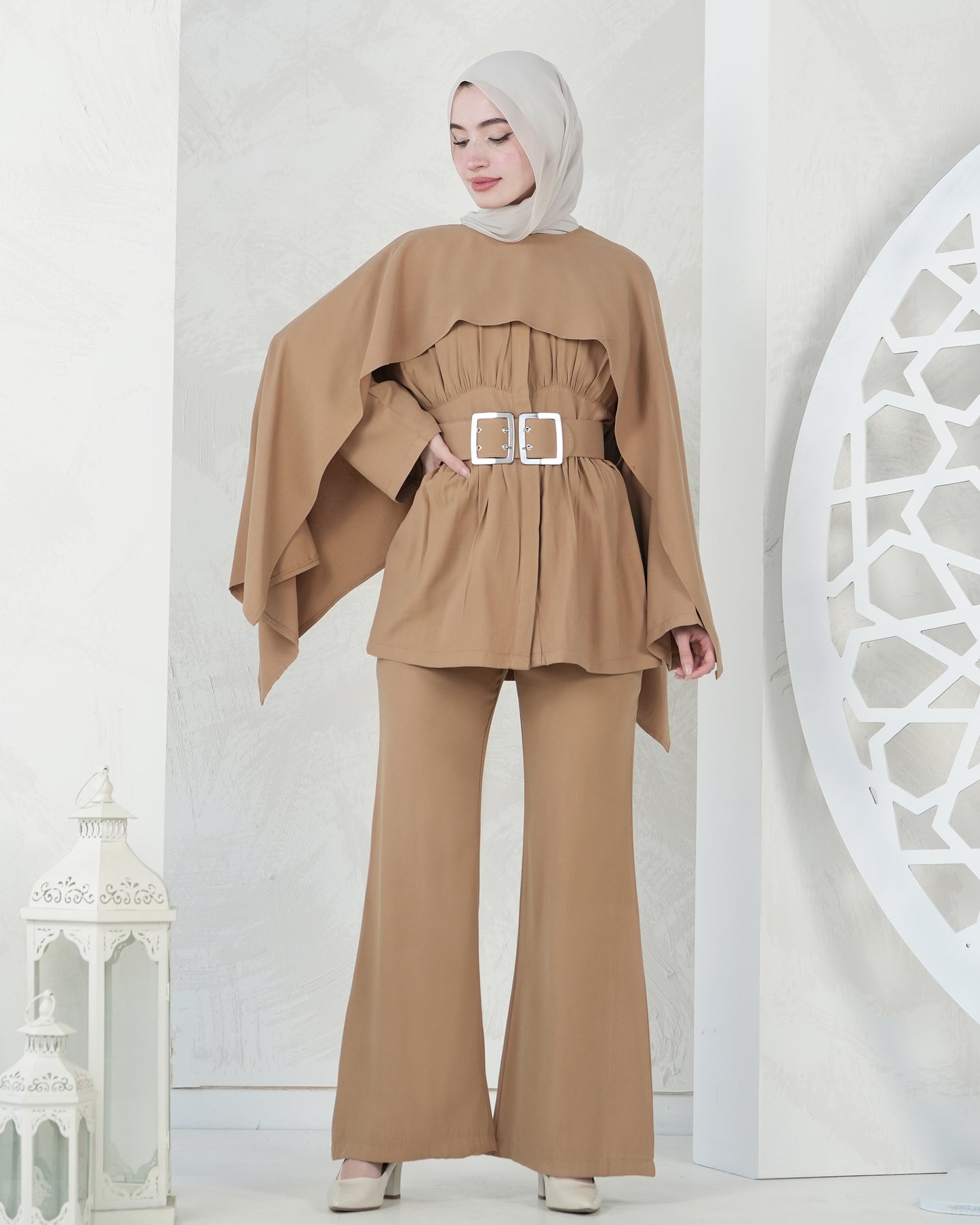 طقم 3 قطع بتصميم كيب فاخر مع حزام