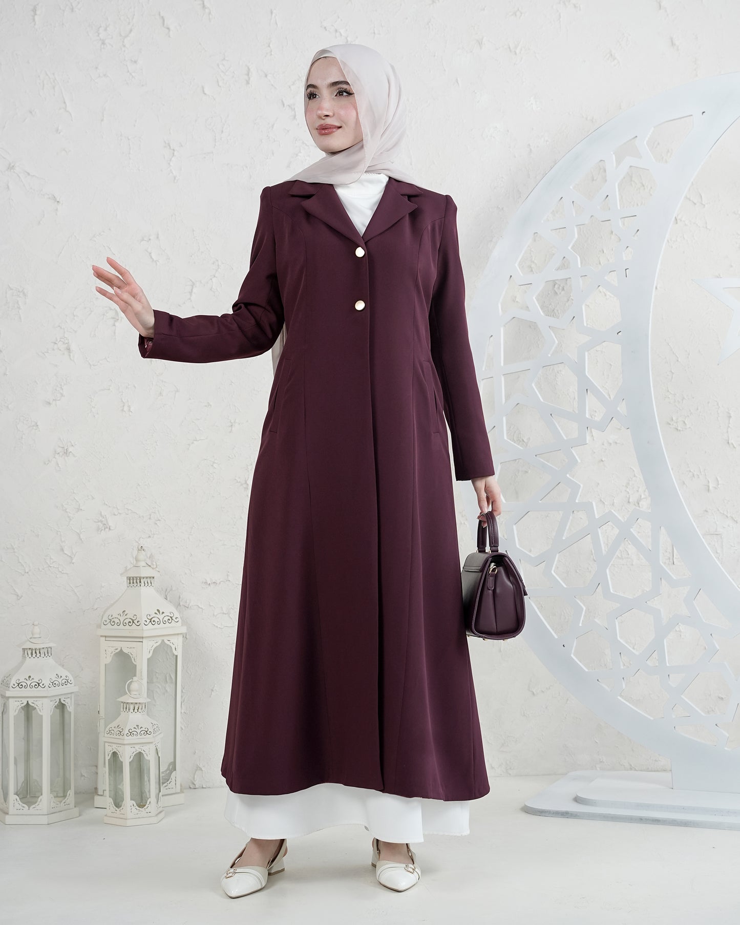 طقم قطعتين أنيق بتصميم عصري ولمسة فخامة راقية