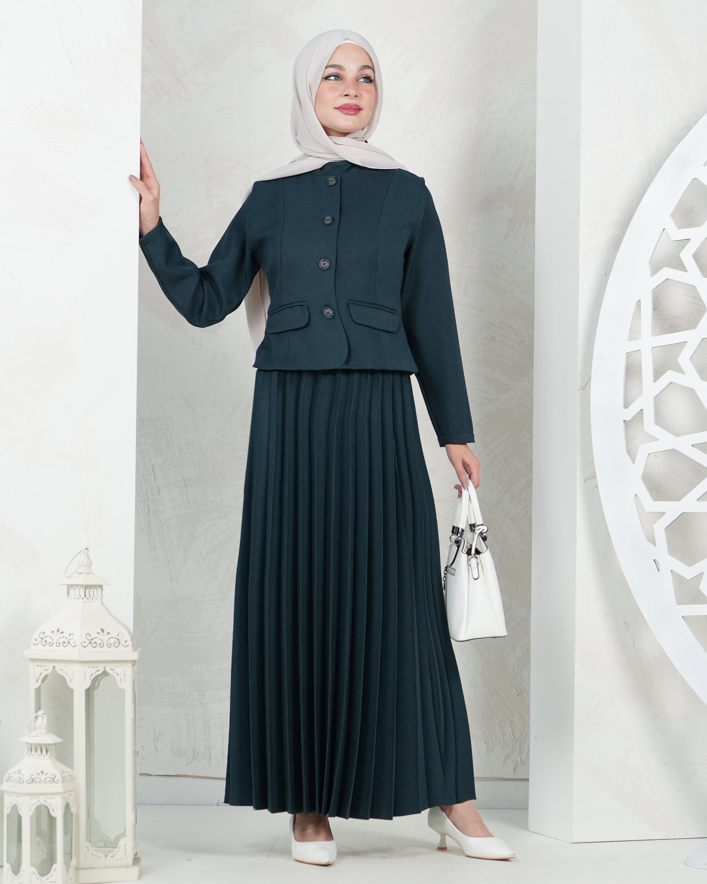 فستان قطعتين أنيق بتصميم كلاسيك بكسرات