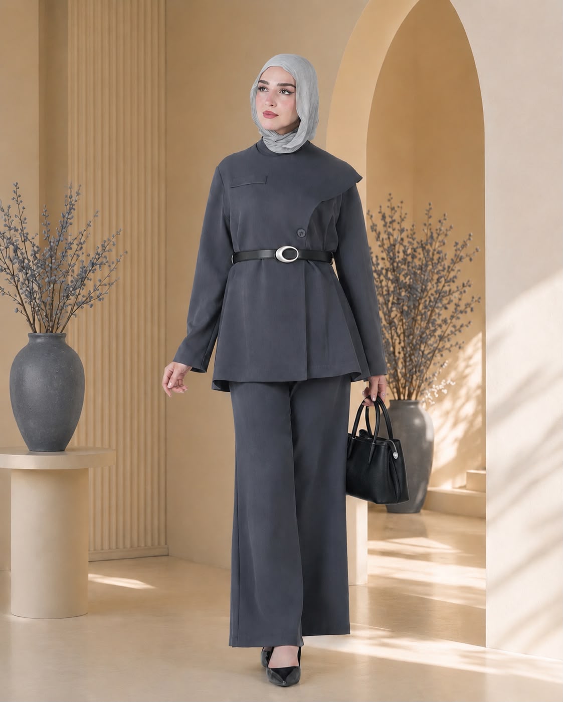طقم قطعتين بتصميم عصري بحزام أنيق