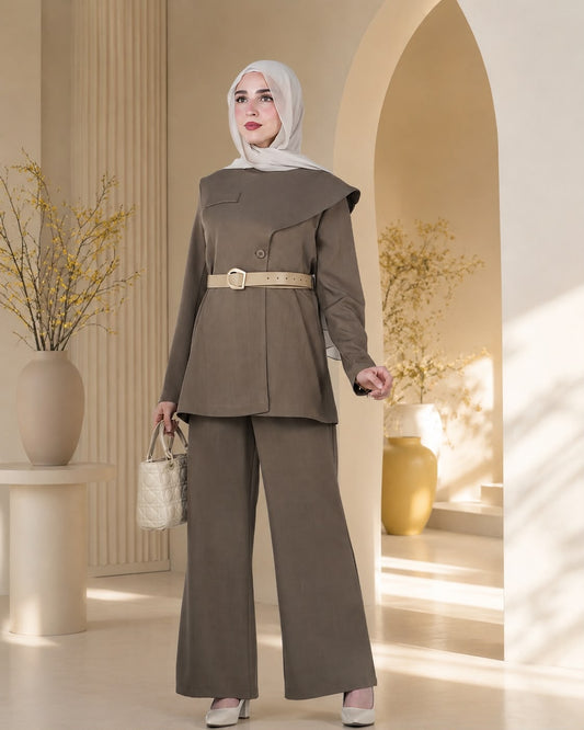 طقم قطعتين بتصميم عصري بحزام أنيق