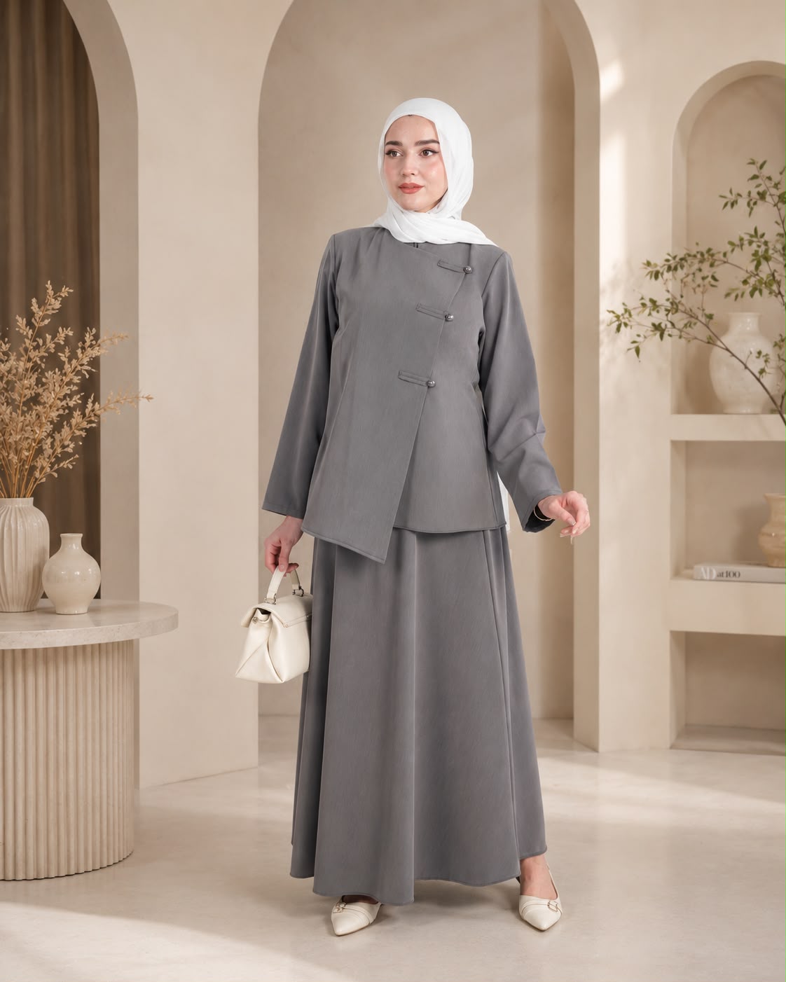 طقم بتفاصيل أنيقة