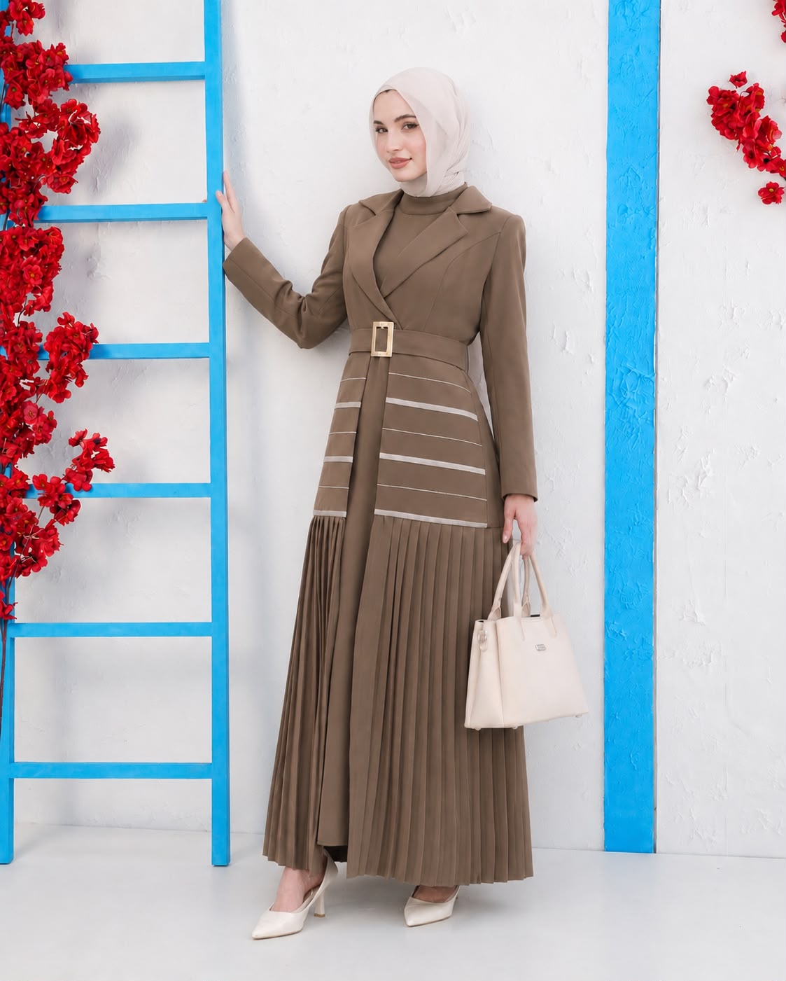 فستان بليسيه بلمسة فاخرة