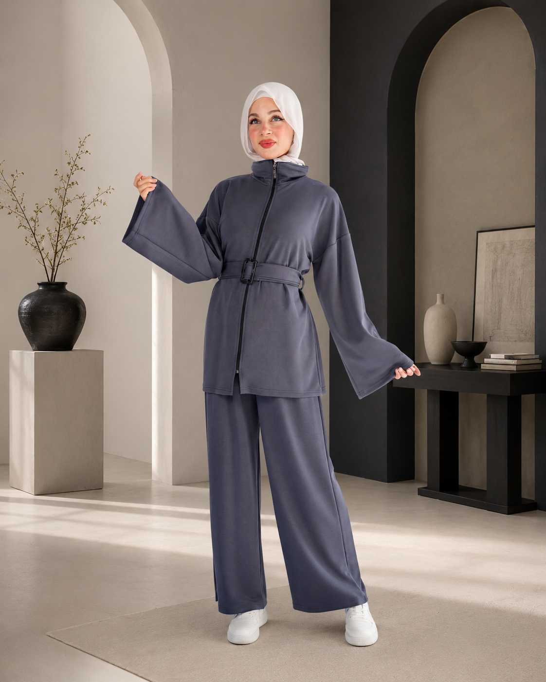 تريننج بحزام وسحاب أنيق